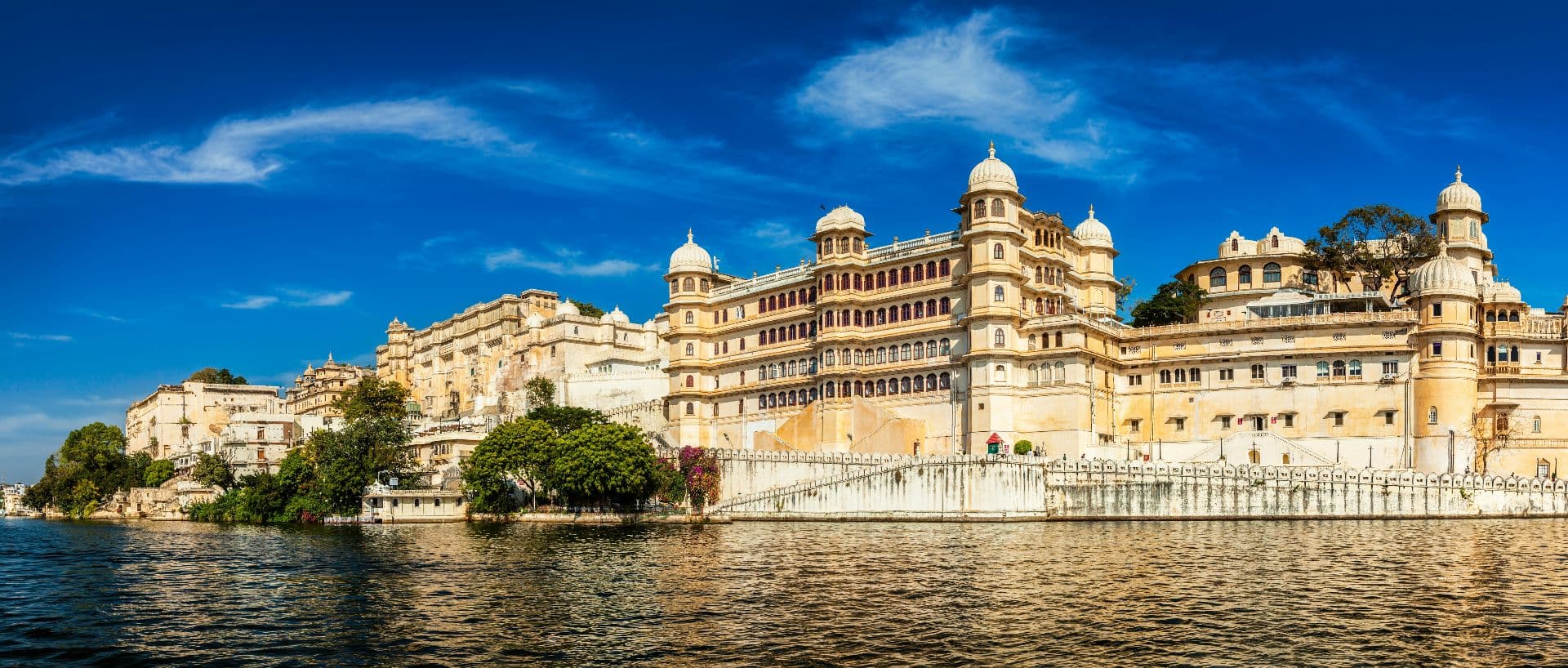 Hawayein Travels cover photo